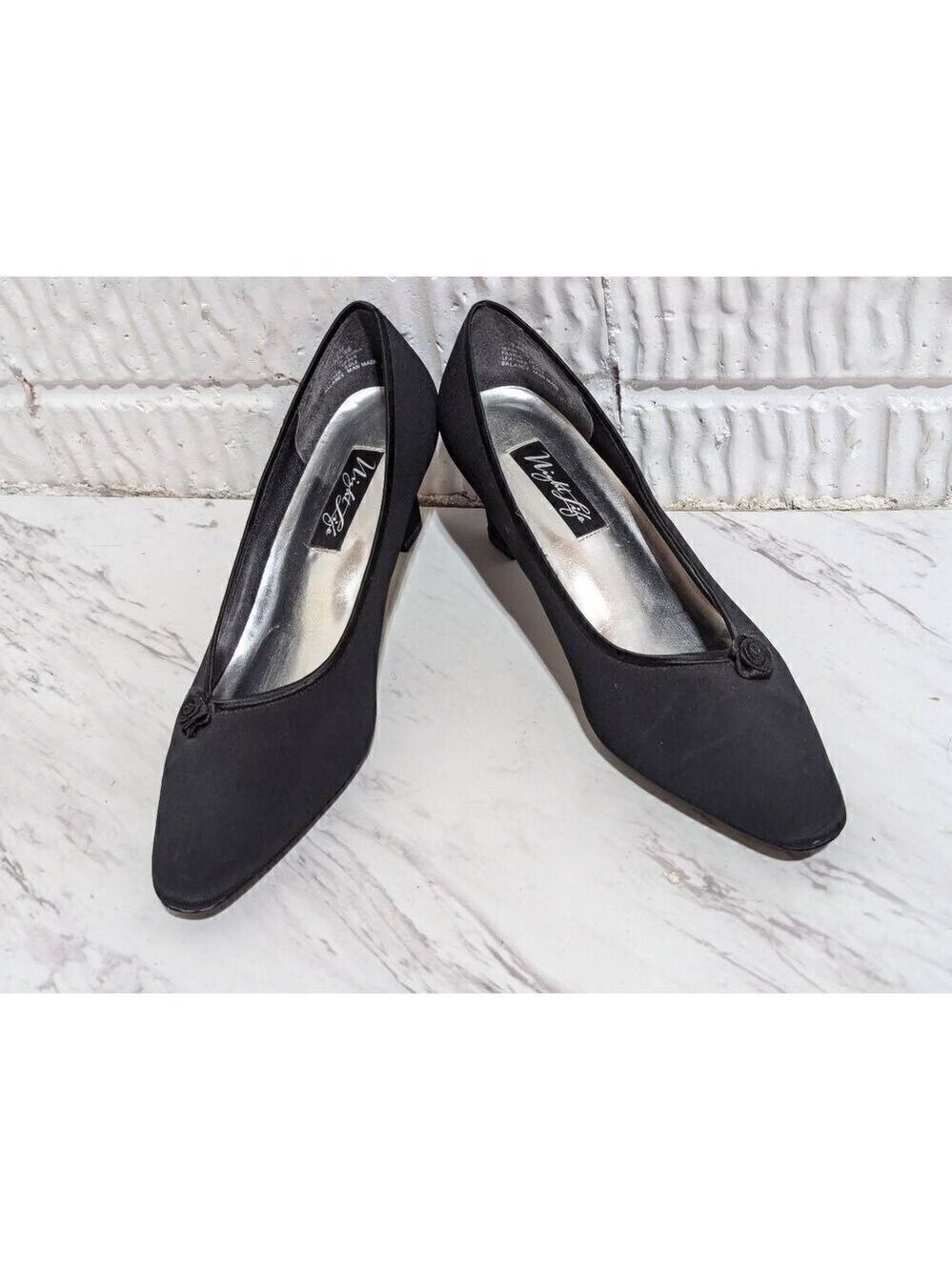 Night Life Women's Black Fabric Rosette Trimmed Pump  Flat Shoe Size 9M